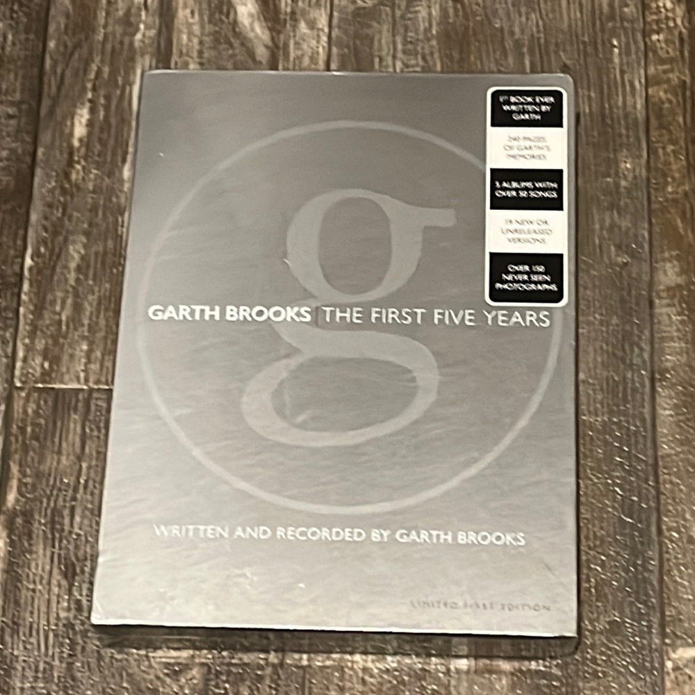 *opened Garth Brooks "The Anthology" Part 1